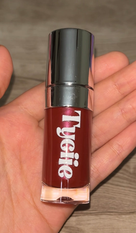 Scarlet High Shine Lip Gloss 8ml