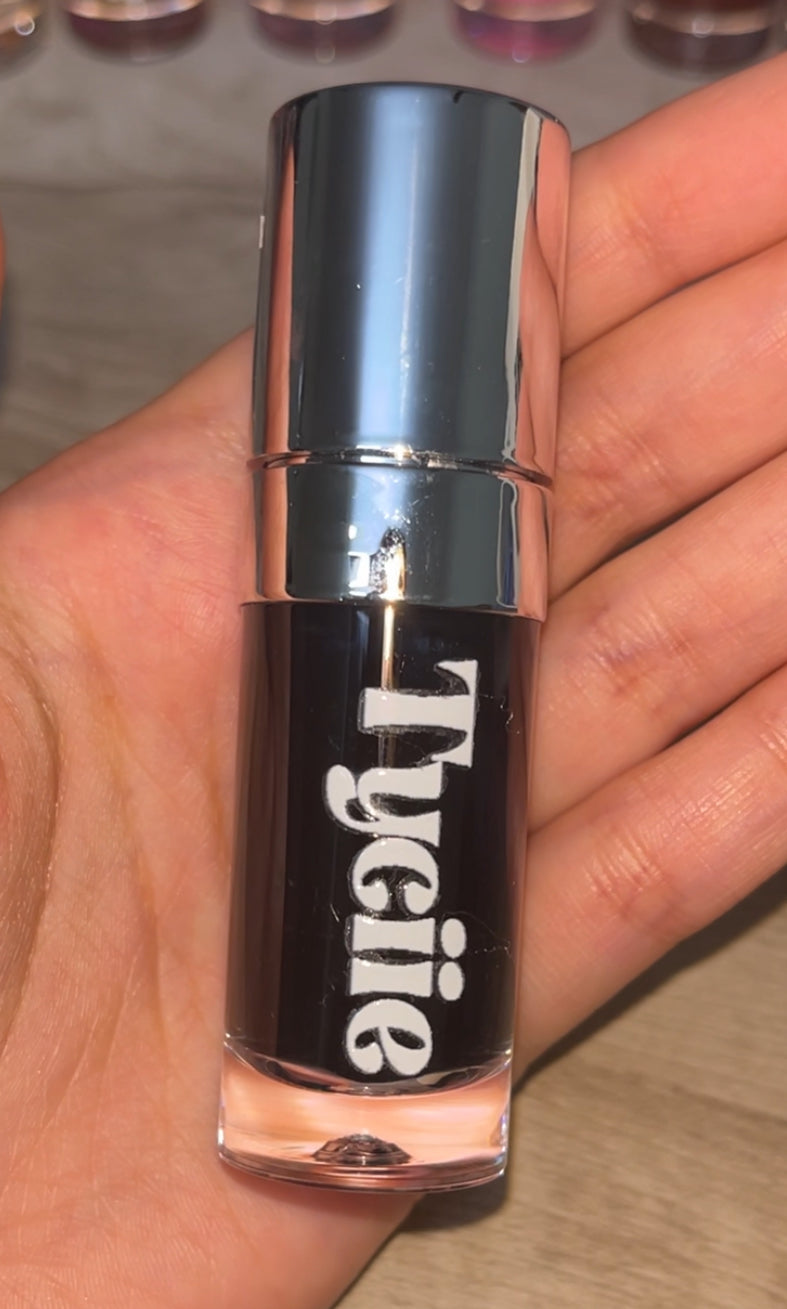 Lip Combo @599/- Select any 2 Glosses