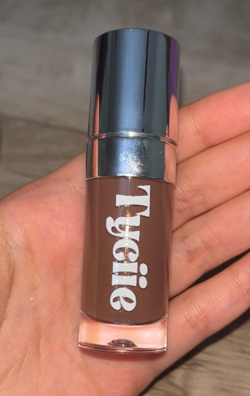 BOO Cool Toned Brown Hydrating Lip Gloss 8ml ✨
