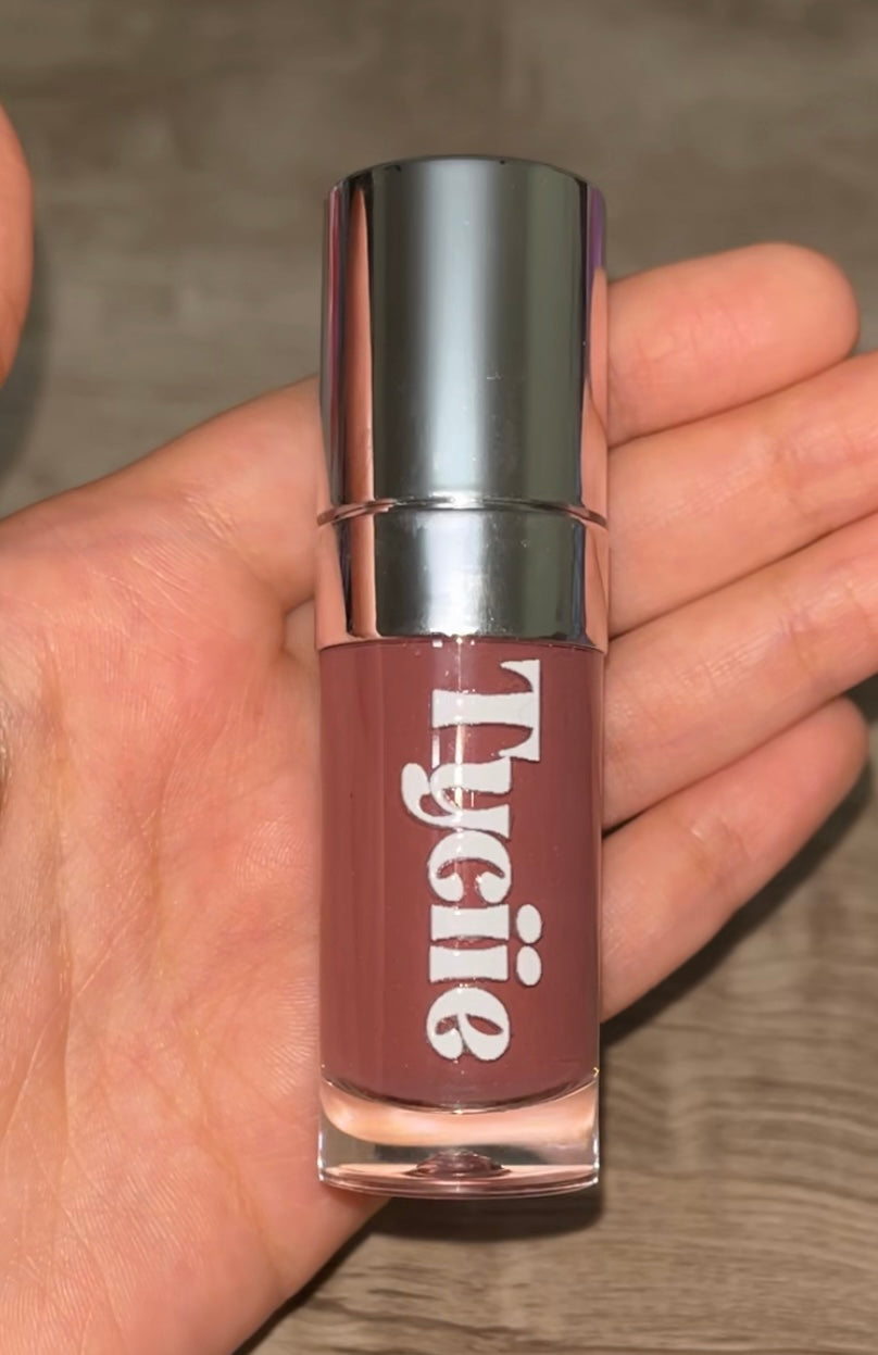 Feline High Shine Lip Gloss 8ml