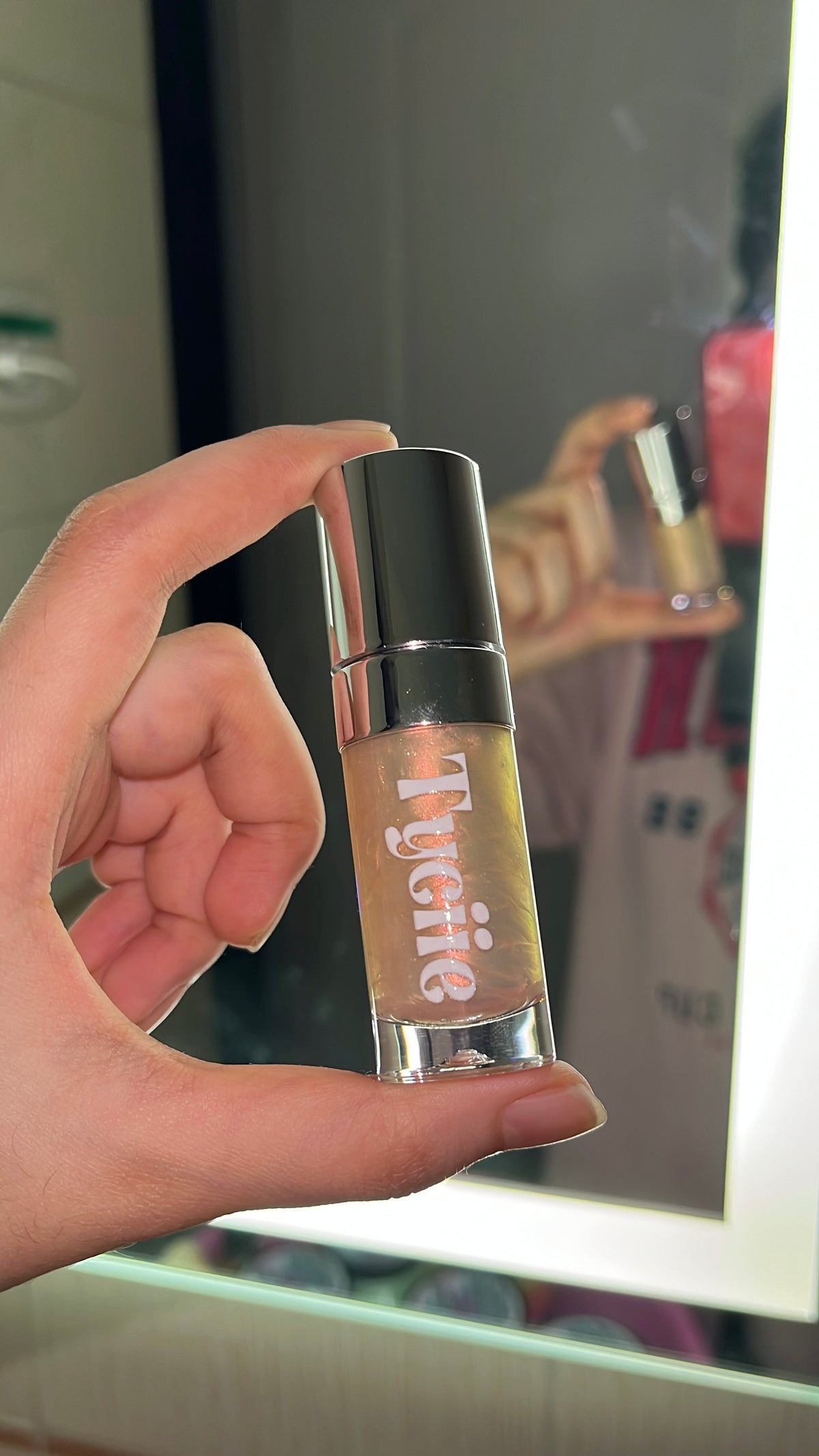Elite Hydrating Lip Gloss 8ml ✨