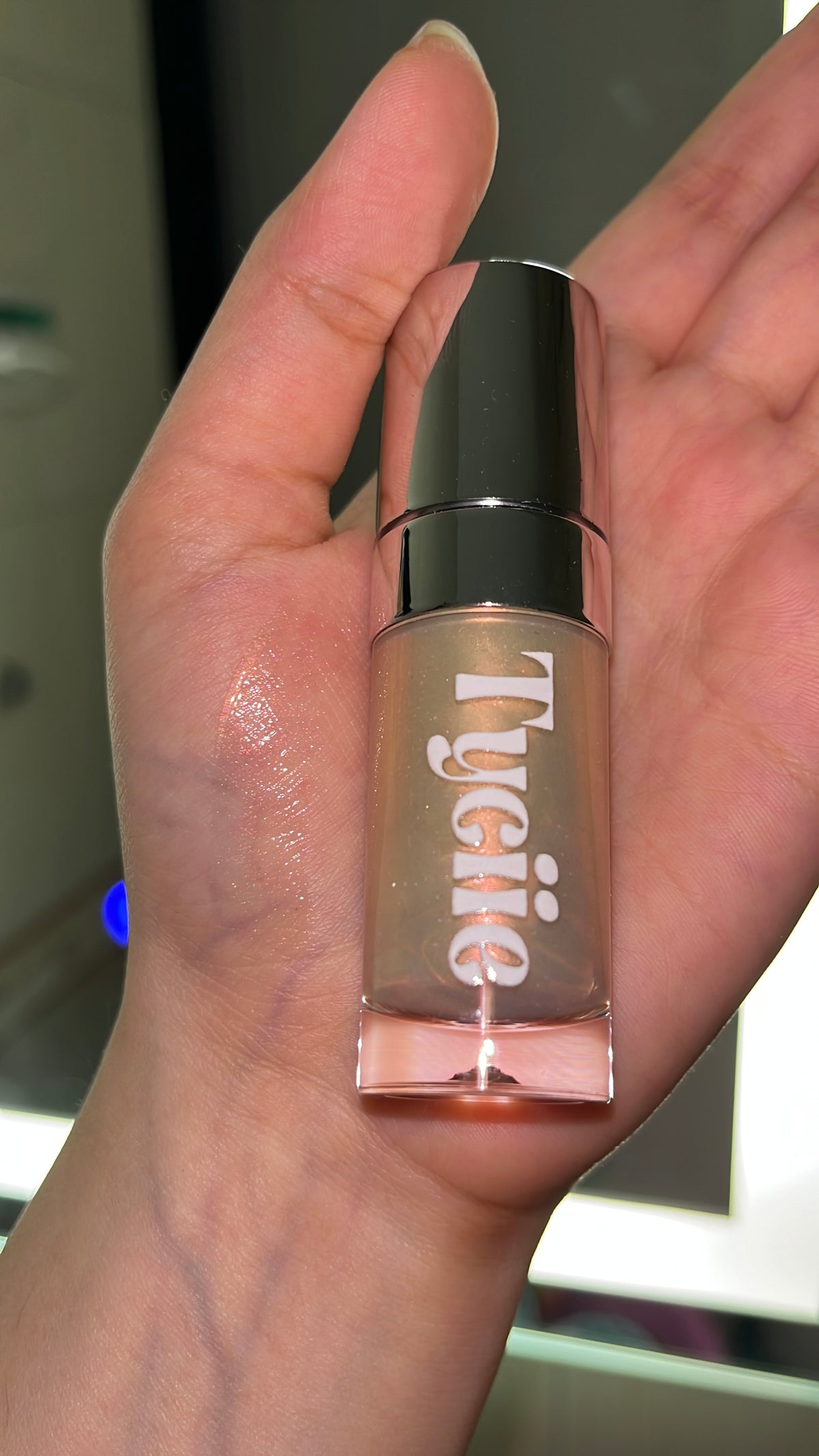 Elite Hydrating Lip Gloss 8ml ✨