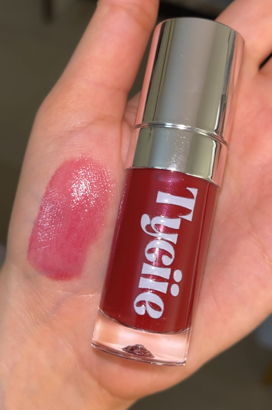 Baddie Hydrating Lip Gloss 8ml ✨